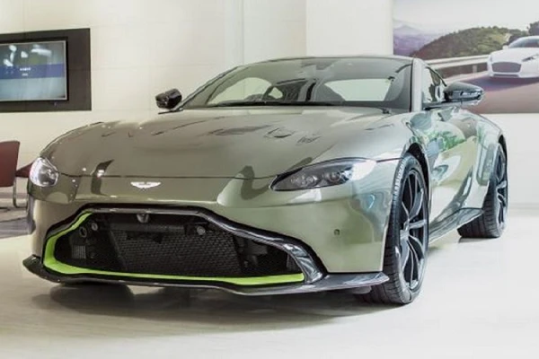 Siêu xe Aston Martin Vantage V8 tại Malaysia "nhái" Vantage AMR
