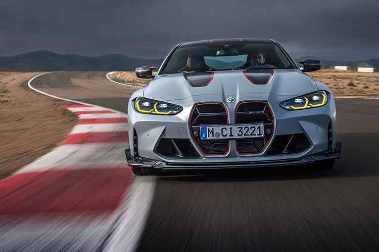 BMW M4 CSL 2023 nhanh, nhẹ, và khoẻ có giá 3,25 tỷ đồng