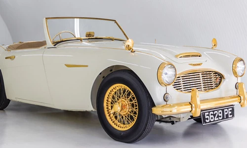 Ngắm siêu xe cổ Austin Healey mạ vàng đầy "sang chảnh"