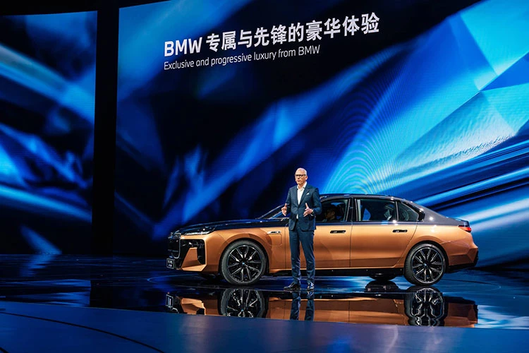 BMW i7 M70 xDrive 2024 tăng tốc từ 0 - 96 km/h chỉ 3,5 giây