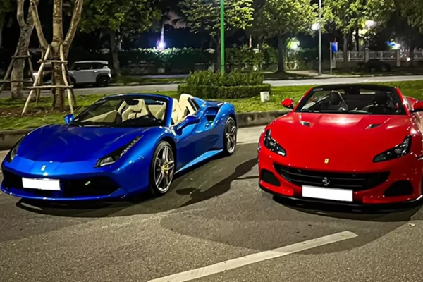 Tận thấy bộ đôi Ferrari mui trần bạc tỷ của đại gia Hà Nội