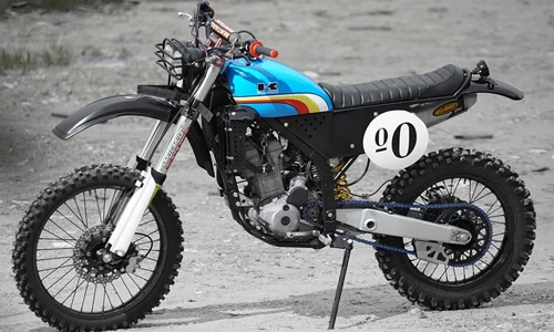 Môtô Kawasaki KLX250 phong cách thời trang thập niên 70