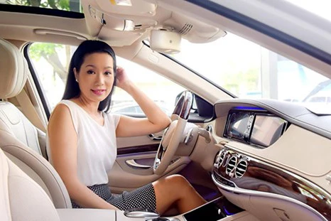 "Soi" xế sang Mercedes S400L giá 5 tỷ của Á hậu Kim Chi