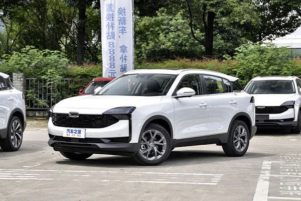 Crossover Qoros 7 sở hữu màn hình tới 14,6 inch tại Trung Quốc