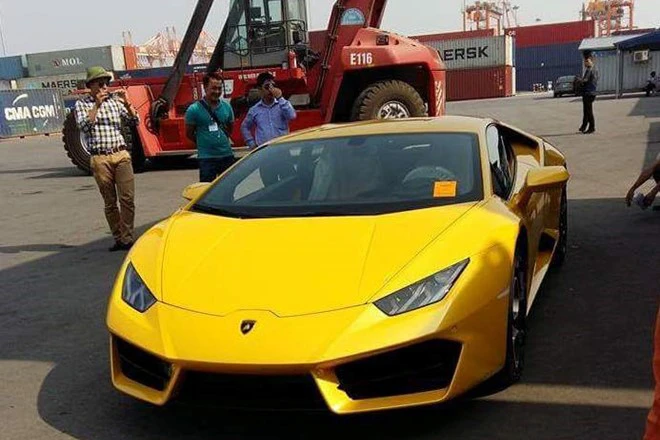 Siêu xe Huracan chính hãng trị giá 20 tỷ "cập bến" VN