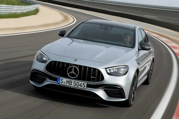 Ngắm siêu xe Mercedes-AMG E63 S 2021 khoảng 2,5 tỷ đồng?