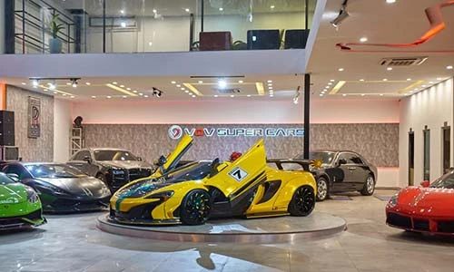 Ngắm showromm siêu xe, xe sang trăm tỷ tại Sài Gòn