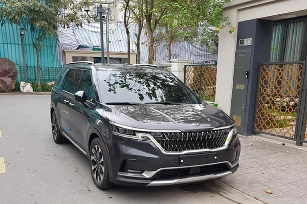Ngắm "hàng nóng" Kia Carnival 2021 đầu tiên về Việt Nam