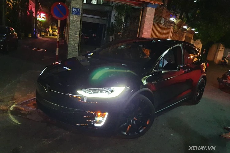 Đại gia Sài thành chi 11 tỷ tậu SUV điện Tesla Model X