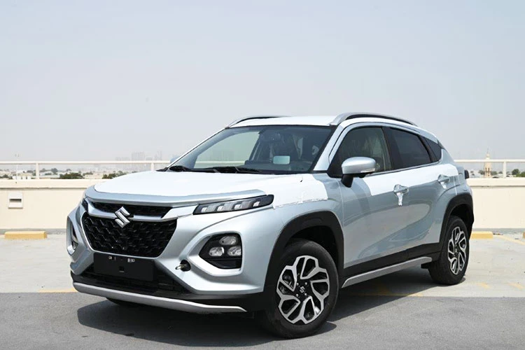 Suzuki Fronx về Việt Nam có gì "đấu" Hyundai Venue và Toyota Raize?