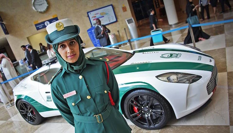 Chiêm ngưỡng dàn siêu xe trăm tỷ của cảnh sát Dubai