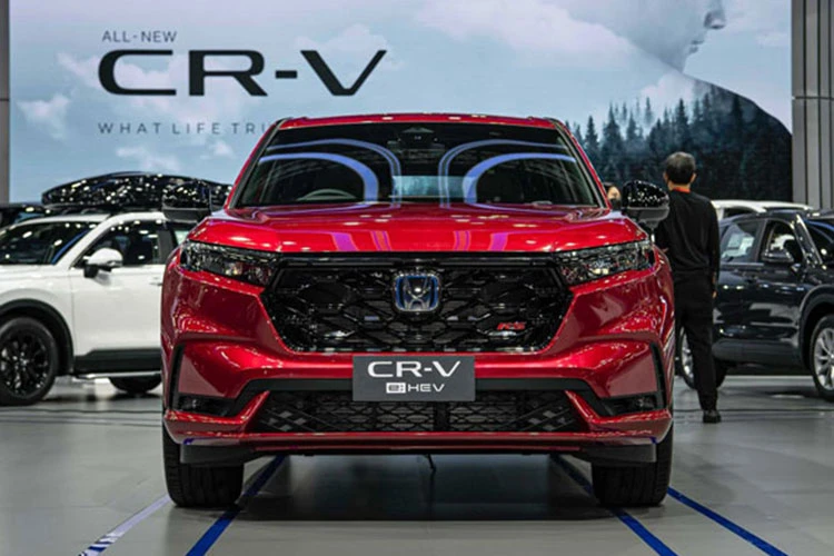 Honda CR-V hybrid 2023 "uống" 5,49 lít xăng/100km từ 653 triệu đồng