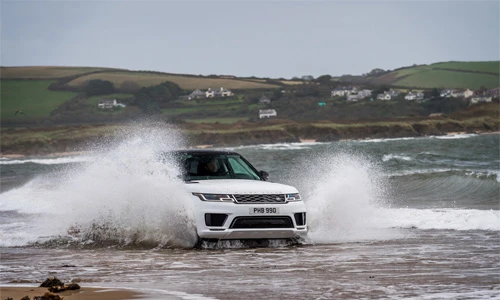 Xem Range Rover Sport 2018 “vượt biển” cùng VĐV bơi