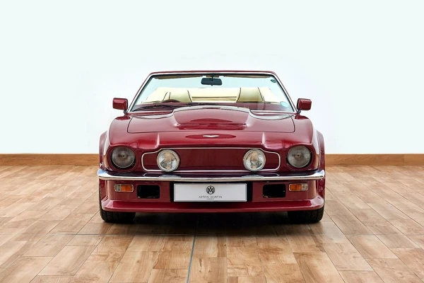 Rao bán xe cổ Aston Martin V8 Volante 1988 của David Beckham 