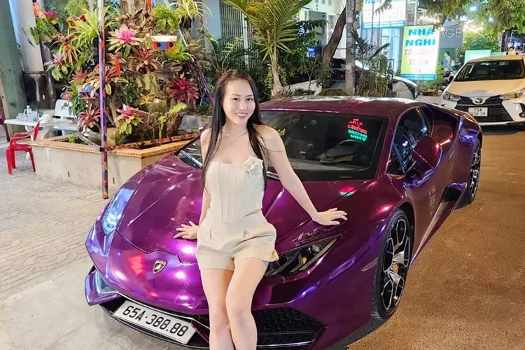 Đại gia xe “2 thì” Cần Thơ đổi màu Lamborghini Huracan biển tứ quý 8