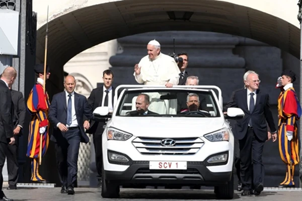 Giáo hoàng Francis và những chiếc ôtô đặc biệt từng đồng hành