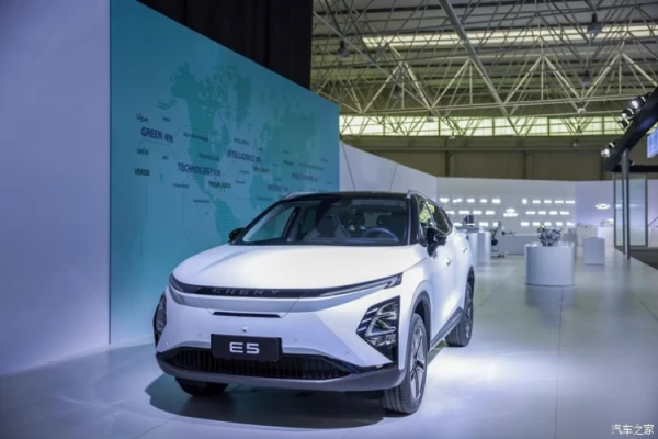 Chery E5 EV - SUV điện Trung Quốc tăng tốc 0-100 km/h chỉ 7,6 giây