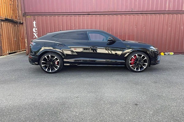 Lamborghini Urus hơn 20 tỷ, nhập tư ùn ùn “nổ đơn” về Việt Nam