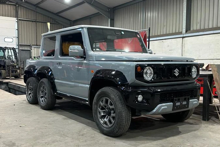 Suzuki Jimny độ 6 bánh "siêu ngầu", giá tới hơn 1,45 tỷ đồng