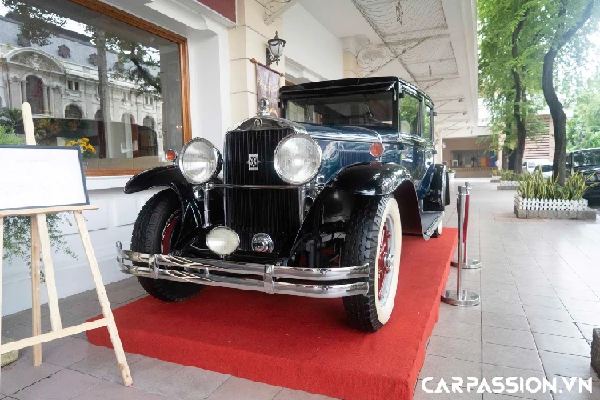 Ngắm Cadillac Town và Oakland cổ, "cực hiếm" tại Sài Gòn