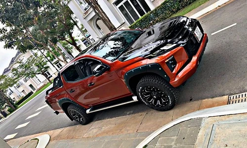 Dân chơi Sài Gòn chi 100 triệu độ độc Mitsubishi Triton