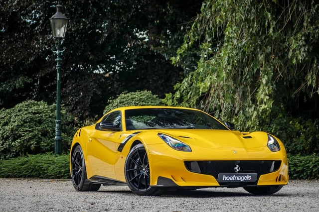 Siêu xe Ferrari F12tdf chạy 6000km "thét giá" 23 tỷ