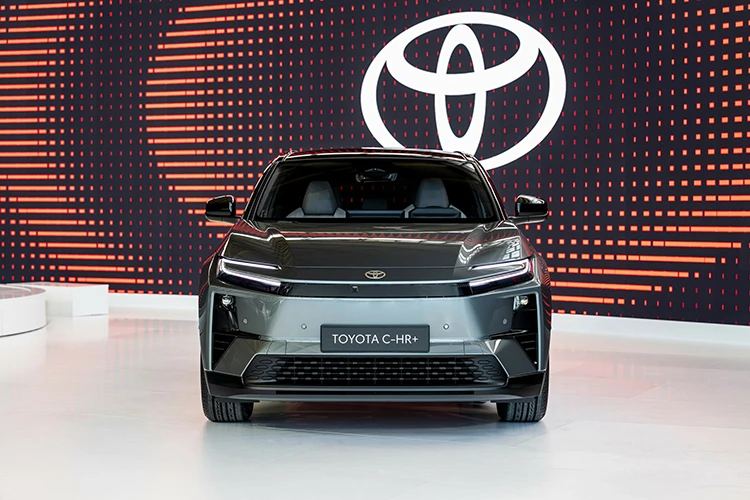 SUV điện Toyota C-HR+ 2025 ra mắt, cùng phân khúc VinFast VF8