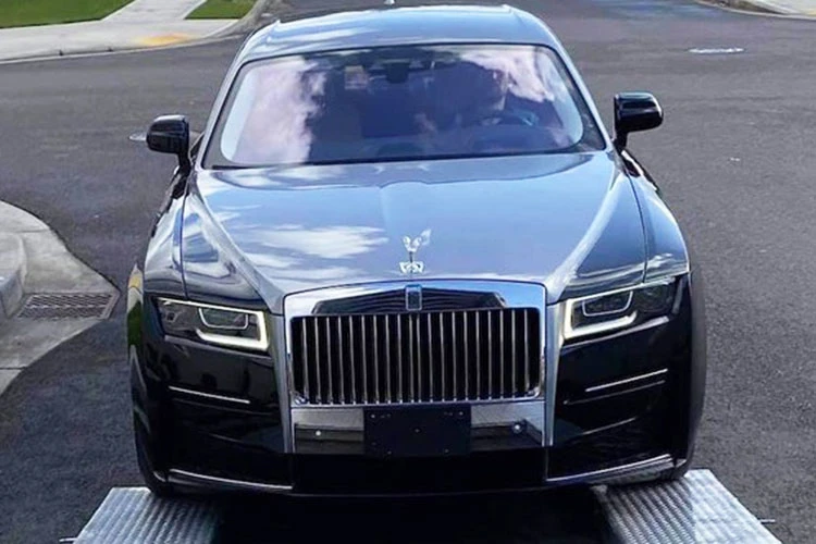 Rolls-Royce Ghost 2021 đầu tiên về Việt Nam đọ dáng Phantom VIII