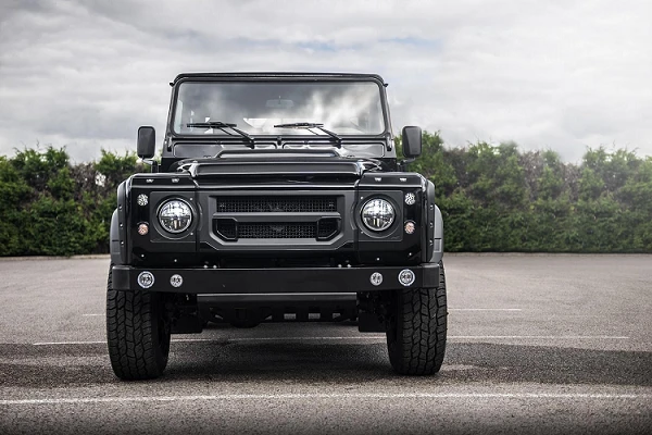 Land Rover Defender độ 6x6 cực hiếm về tay đại gia Campuchia