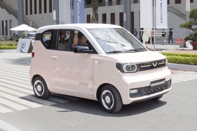 Wuling Hongguang Mini EV giảm giá 1/2 vẫn “ế” tại Trung Quốc