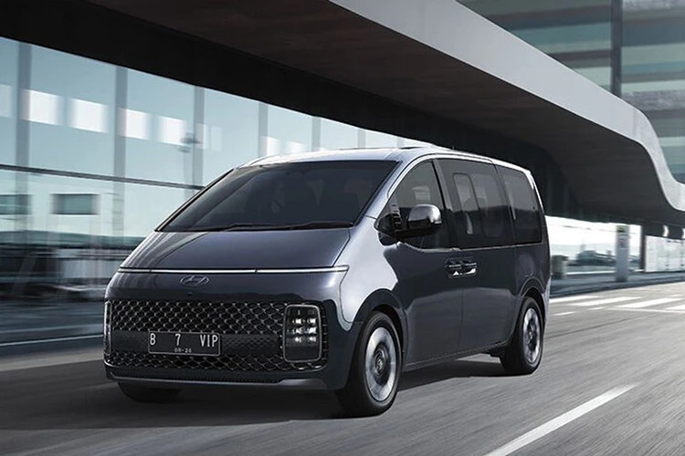 Cận cảnh xe MPV Hyundai Staria 2025 thuần điện sắp ra mắt