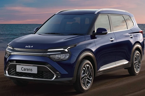 Kia Carens 2022 chưa có giá bán đã “cháy hàng”, đe dọa Innova