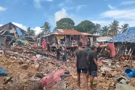 Bom thời Thế chiến II phát nổ, san phẳng loạt ngôi nhà ở Indonesia