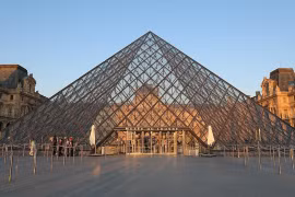Bắt giữ hai nghi phạm vụ trộm tại Bảo tàng Louvre