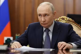 Tổng thống Nga Putin tuyên bố ngừng bắn 32 giờ ở Ukraine