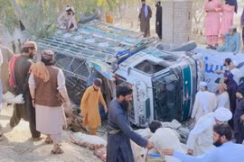Lật xe tải chở người hồi hương ở Afghanistan, nhiều thương vong