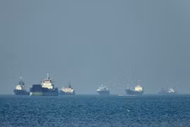 Anh sắp rà phá thủy lôi tại eo biển Hormuz?