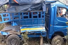 Tàu hỏa đâm vào xe bán tải chở công nhân, nhiều thương vong