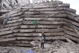 Hiện trường sập nhà cao tầng ở thủ đô Kenya, nhiều người mắc kẹt