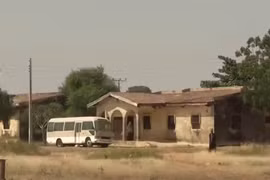 Nhóm vũ trang xông vào trường học ở Nigeria, sát hại giáo viên