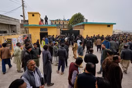 Đánh bom tự sát tại nhà thờ ở Pakistan, hàng trăm người thương vong