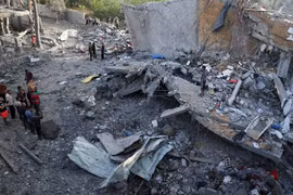 Israel tấn công dữ dội khắp Gaza, hơn 80 người thương vong