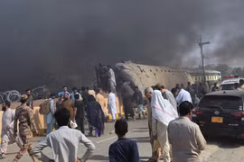 Đánh bom xe tự sát ở Pakistan, hàng chục người thiệt mạng