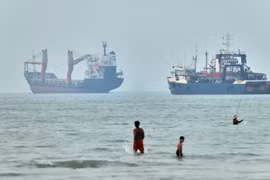 Iran tuyên bố đóng cửa eo biển Hormuz