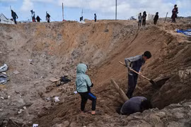 Israel tấn công khắp Gaza, nhiều người thiệt mạng