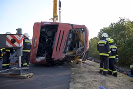 Hiện trường tai nạn xe buýt ở Hungary, 12 người thiệt mạng 