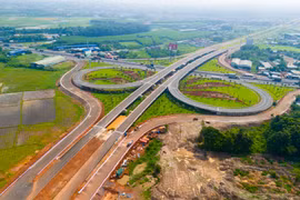 [GALLERY] Rầm rộ thi công tuyến đường huyết mạch nối sân bay Long Thành