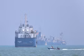 Mỹ - Iran đạt thỏa thuận, khi nào eo biển Hormuz được mở lại?