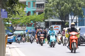 Thời tiết ngày 1/5: Bắc Bộ mưa dông rải rác, Nam Bộ nắng nóng