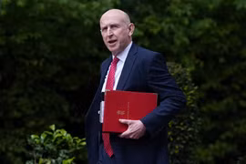 Bộ trưởng Quốc phòng Anh John Healey nói về quyết định từ chức
